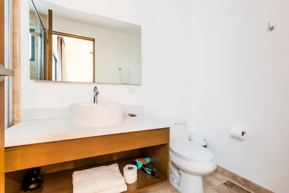 Complete and comfortable bathroom
