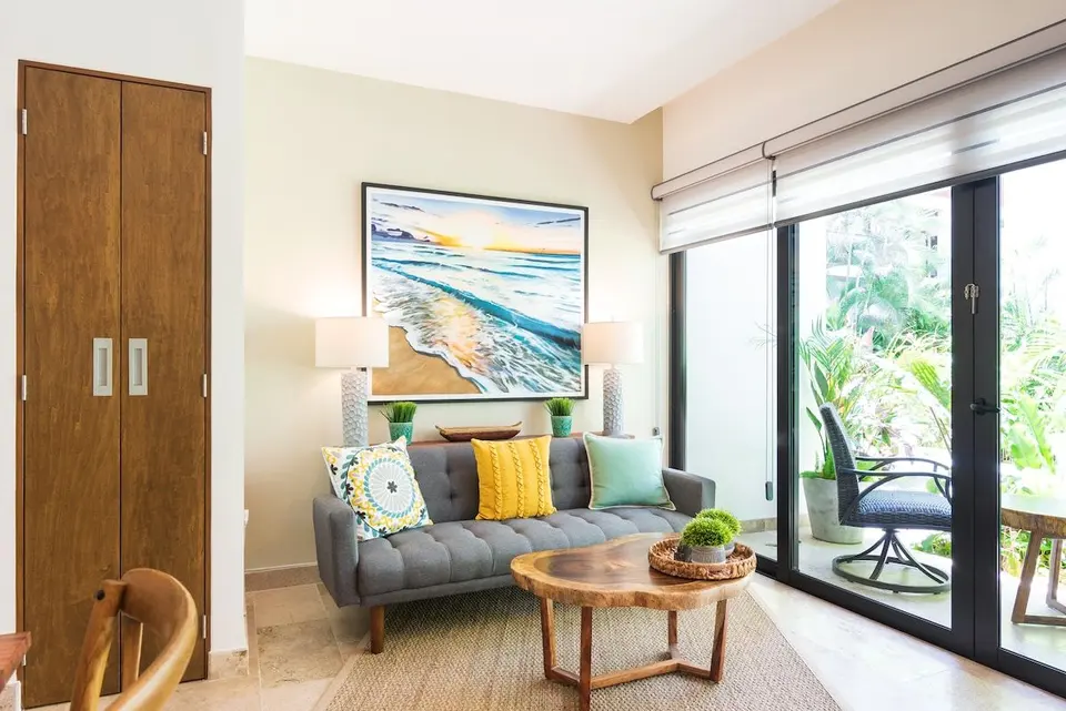 spacious and bright complete living room