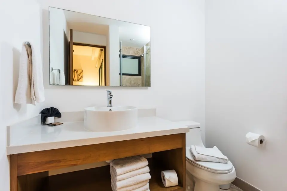 Complete bathroom with finishes that make the difference.