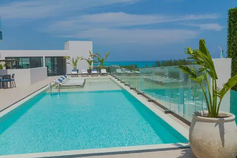 Studio w Rooftop Ocean Views Near Beach
