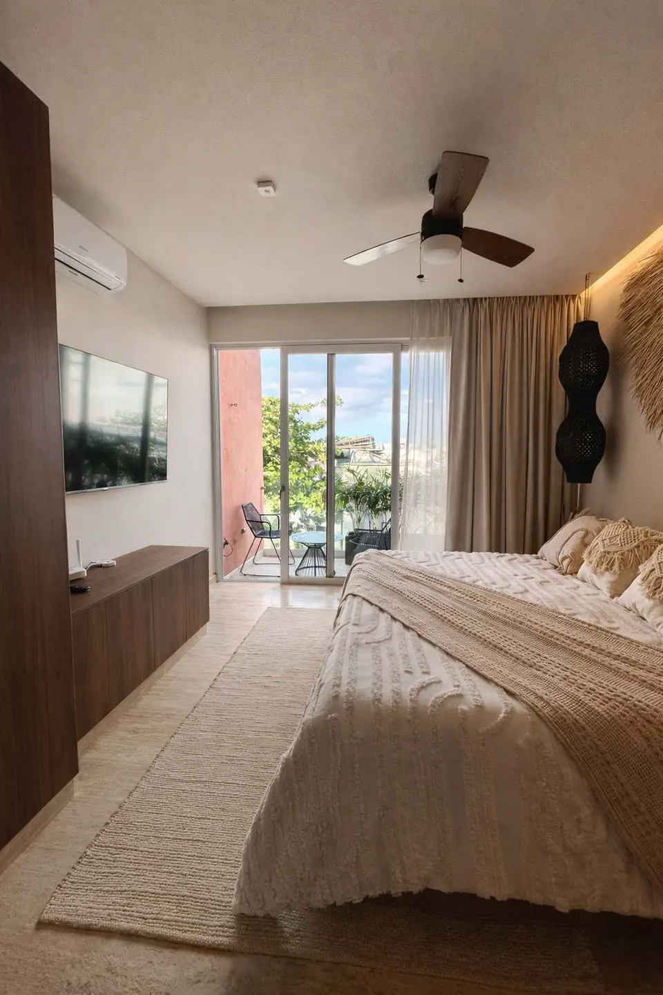 In this bed you can rest and recharge your energy to fully enjoy every day of your vacation