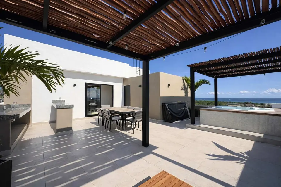 Live Playa: rooftop, pool & prime location