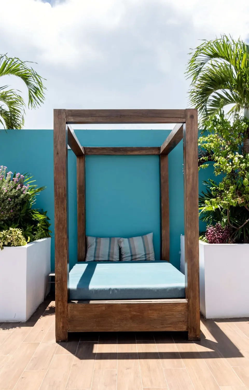 Outdoor daybed; perfect for sunbathing.