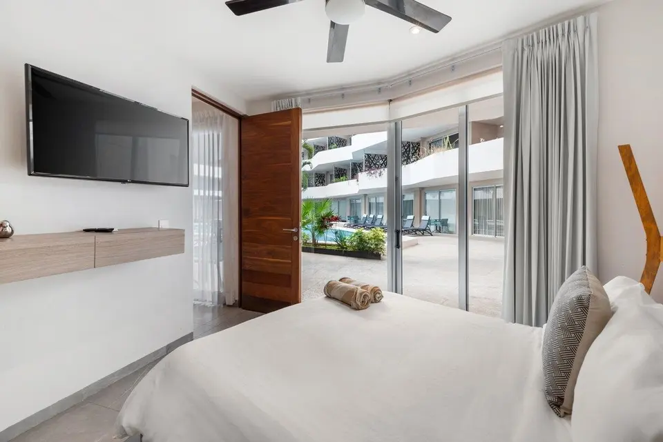 Direct pool access, a queen bed, and your favorite shows—right from your room.
