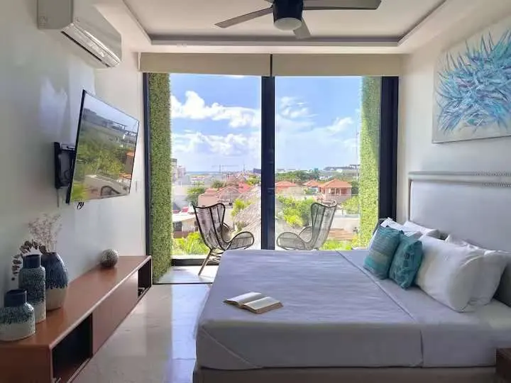 Ceiling fan, high-definition TV and the best sea view from the bed