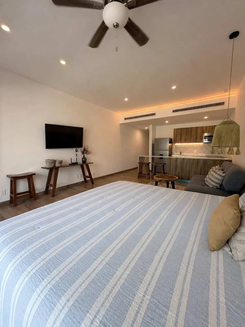 Upscale Playacar Studio w Beach Club & 4 Pools